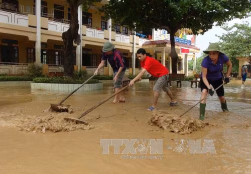 4 người chết, 12 người bị thương do mưa lũ miền Trung ảnh 1