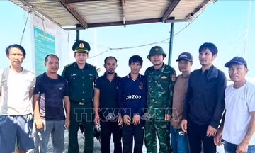 Tàu cá bốc cháy trên biển, 5 ngư dân may mắn được cứu sống