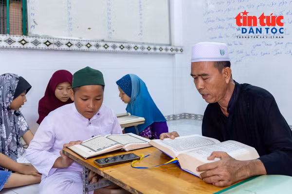 Đưa quy định pháp luật đến gần hơn với bà con Chăm Islam