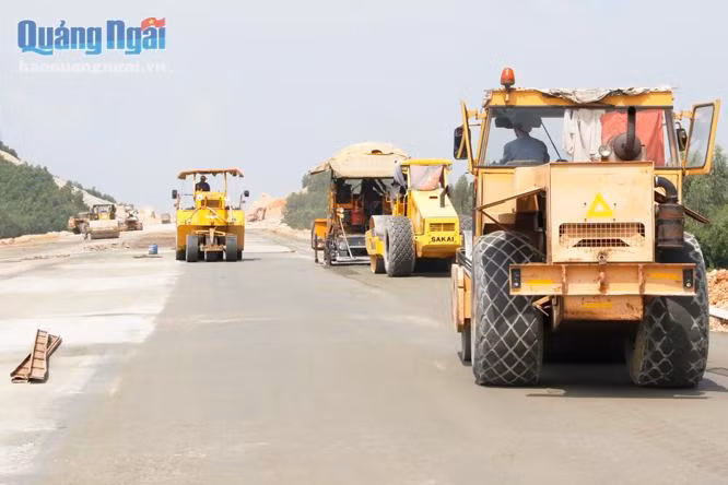 Khẩn trương thi công cao tốc Đà Nẵng - Quảng Ngãi ảnh 1