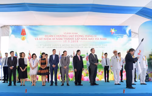 FrieslandCampina Hà Nam vinh dự nhận Huân chương Lao động hạng Nhì ảnh 1