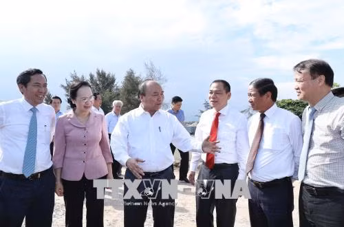 Thủ tướng Nguyễn Xuân Phúc thăm Tổ hợp nhà máy sản xuất ô tô, xe máy điện VinFast ảnh 3