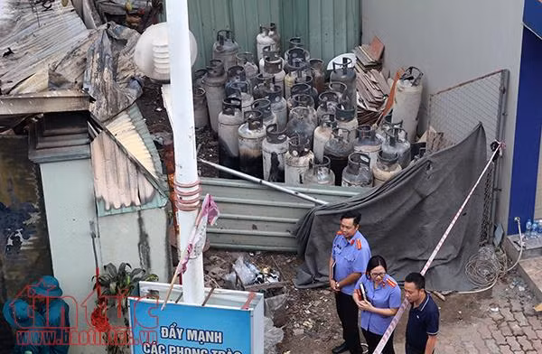 Hiện trường vụ cháy lớn gần chân cầu Vĩnh Tuy khiến cụ già 96 tuổi thiệt mạng ảnh 2