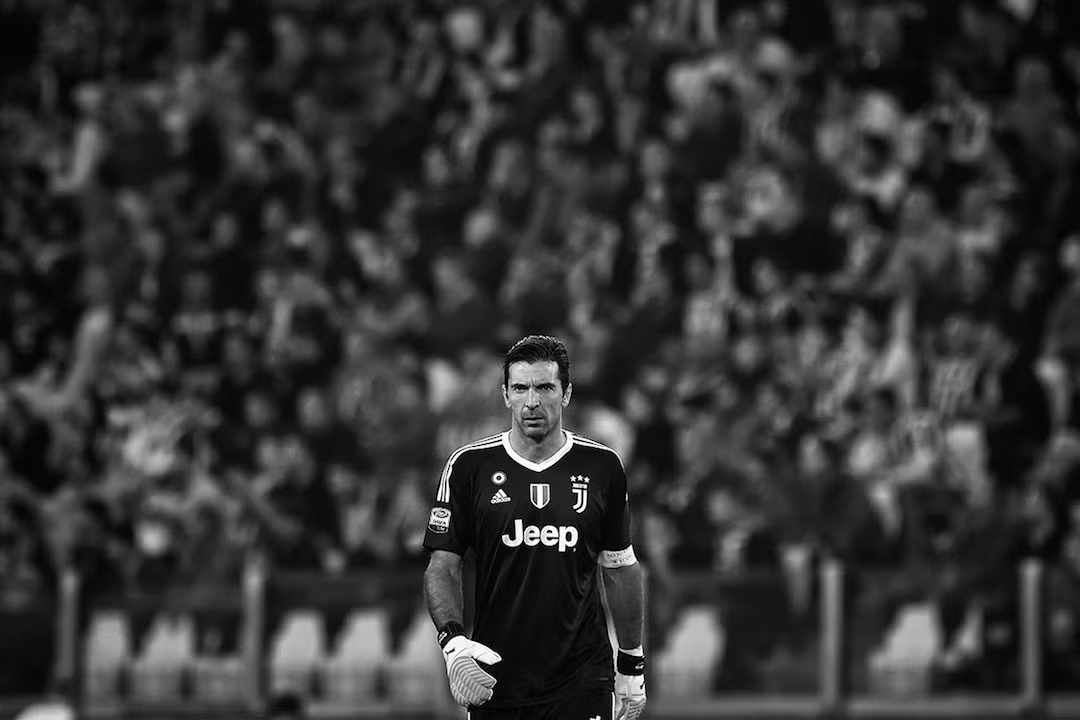 ‘Người gác đền huyền thoại’ Buffon chia tay Bà đầm già sau 17 năm ‘hôn ước’ ảnh 6
