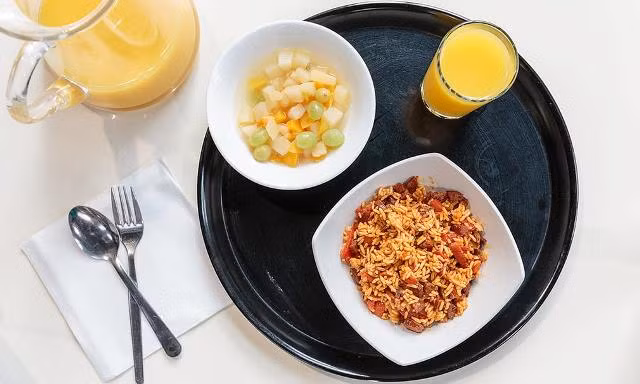 Đa dạng món ăn trong thực đơn của bệnh viện trên khắp thế giới ảnh 7