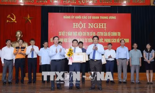 Đẩy mạnh học tập và làm theo tư tưởng, đạo đức, phong cách Hồ Chí Minh ảnh 2