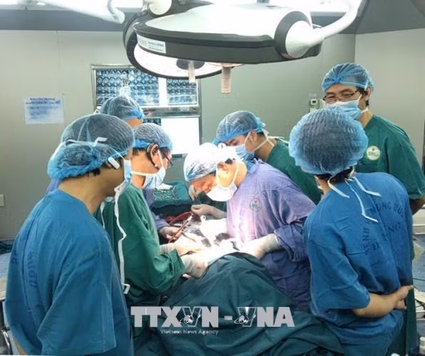 Lần đầu tiên phẫu thuật thành công bệnh nhân ung thư tuyến giáp tái phát tại Đà Nẵng ảnh 1