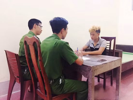  Khởi tố đối tượng cướp tài sản, hiếp dâm thiếu nữ rồi quay video đe dọa ảnh 1