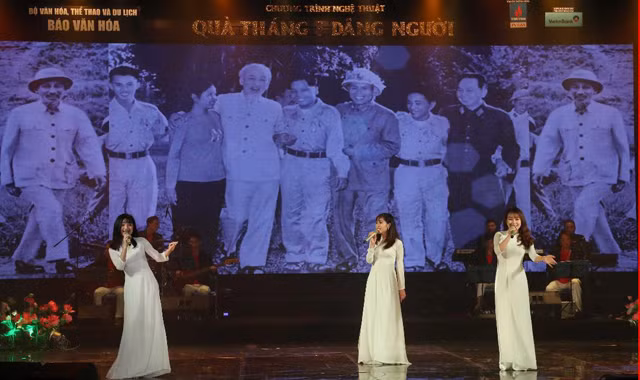 Quà tháng 5 dâng Người: Đọng lại những xúc cảm thật đẹp ảnh 2