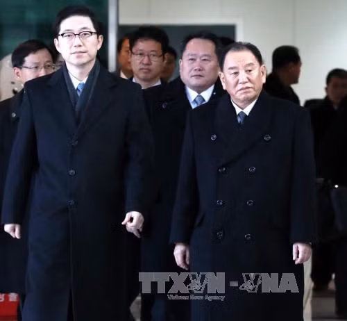 Tổng thống Hàn Quốc Moon Jae-in gặp trưởng phái đoàn cấp cao Triều Tiên ảnh 1