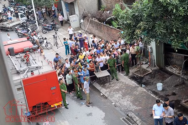 Hiện trường vụ cháy lớn gần chân cầu Vĩnh Tuy khiến cụ già 96 tuổi thiệt mạng ảnh 8