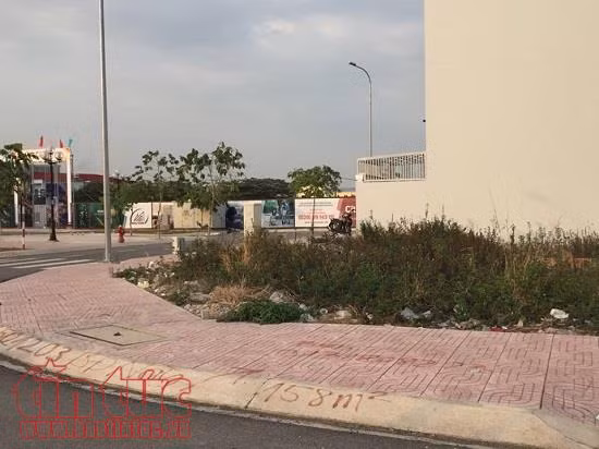 Thị trường bất động sản TP Hồ Chí Minh đã hạ nhiệt nhưng tiềm ẩn nhiều rủi ro ảnh 1
