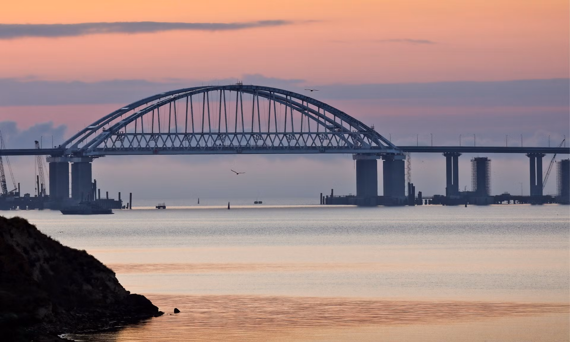 Ba phút nhìn lại quá trình xây dựng công trình kỳ vĩ nối Crimea với Nga ảnh 1