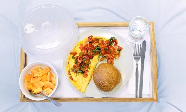 Đa dạng món ăn trong thực đơn của bệnh viện trên khắp thế giới ảnh 1