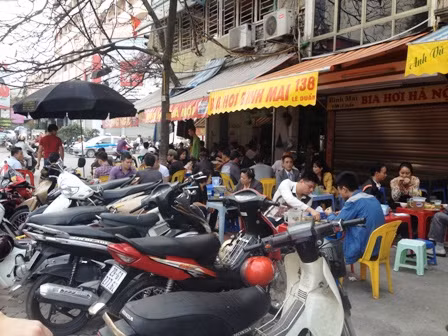 Hàng quán, dịch vụ mở sớm đầu năm ảnh 2