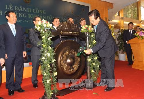 Thủ tướng đánh cồng phiên giao dịch chứng khoán đầu Xuân ảnh 1