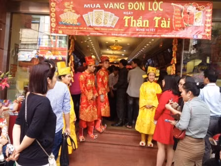 Tiệm vàng ngày Thần tài: Nơi quá tải, chỗ đìu hiu ảnh 6