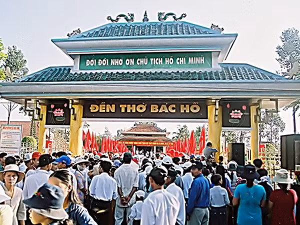 Hơn 10.000 lượt người viếng Đền thờ Bác Hồ ở Hậu Giang ảnh 1