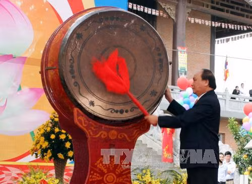 Phó Thủ tướng Nguyễn Xuân Phúc đánh trống khai hội chùa Bái Đính ảnh 1