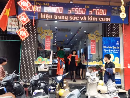 Tiệm vàng ngày Thần tài: Nơi quá tải, chỗ đìu hiu ảnh 11