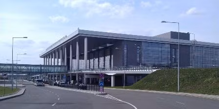 Cảnh hoang tàn tại sân bay Donetsk sau xung đột ảnh 1