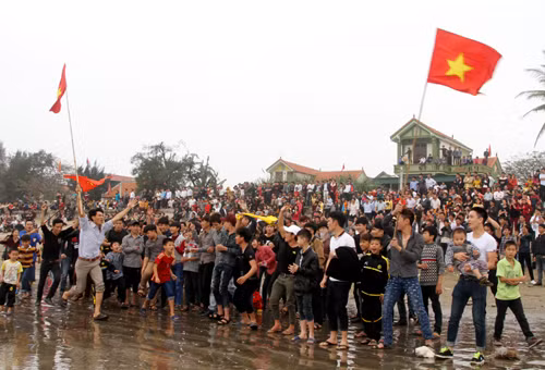 Đua thuyền khai xuân đầu năm ảnh 4