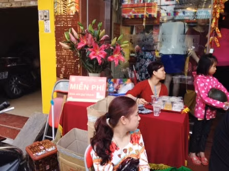 Người Hà Nội nhẫn nại chờ mua vàng ngày Thần tài ảnh 9