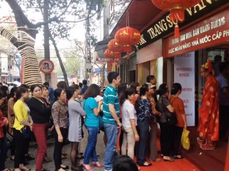 Tiệm vàng ngày Thần tài: Nơi quá tải, chỗ đìu hiu ảnh 4