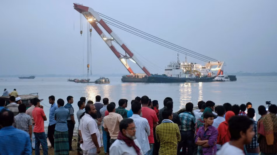 Số người chết vụ chìm phà Bangladesh lên tới 65 ảnh 1