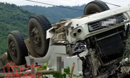Lật xe đầu kéo tại Cao Bằng khiến 3 người tử vong