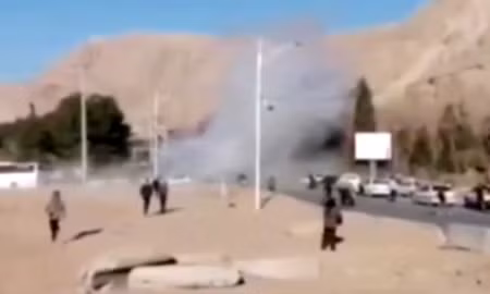 Cận cảnh hiện trường vụ đánh bom kép gần mộ tướng quân đội Iran