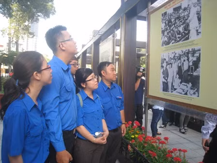 Triển lãm “Chủ tịch Hồ Chí Minh sống mãi trong lòng dân tộc Việt Nam” ảnh 1