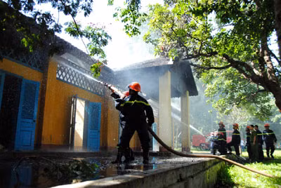 Cháy nhà nài voi trong Khu di tích Biệt điện Bảo Đại ảnh 1