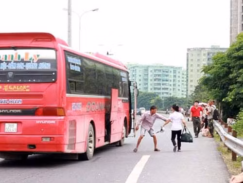 Lập lại trật tự kinh doanh vận tải hành khách ảnh 1
