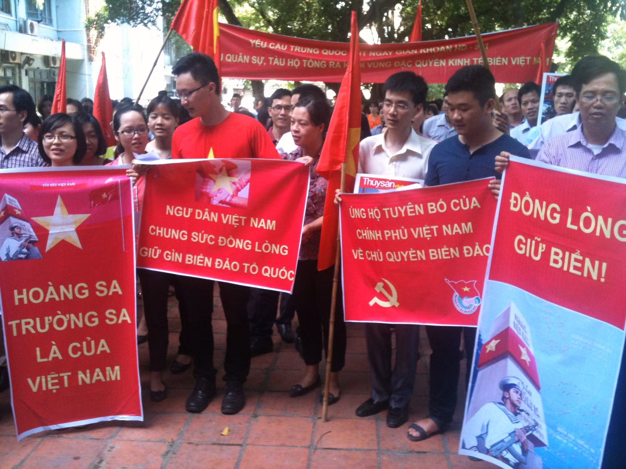 Yêu cầu Trung Quốc rút ngay giàn khoan khỏi Việt Nam ảnh 2