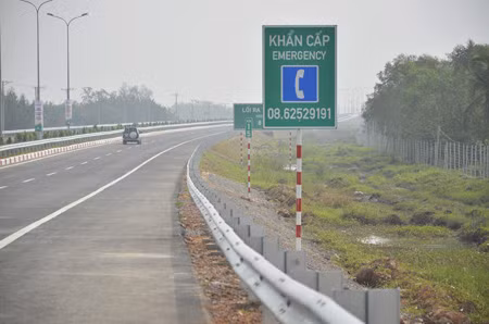 Cao tốc nghìn tỷ lún 5cm sau 4 tháng thông xe ảnh 1