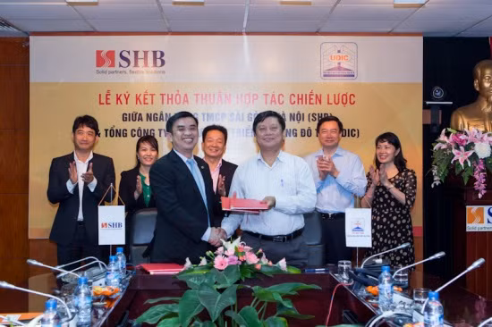 Ngân hàng tiếp sức cho thị trường bất động sản ảnh 1