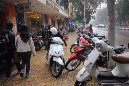 Lệnh cấm đã ban, các điểm trông xe vẫn hoạt động ảnh 2