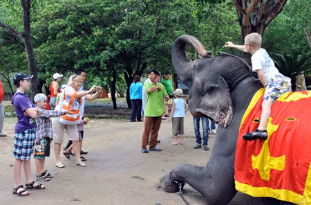 Du khách Nga mê Nha Trang ảnh 4