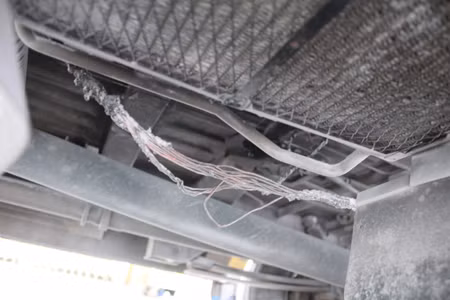 Xe chở khách Tây bùng cháy trên đường Quán Thánh, Hà Nội ảnh 2