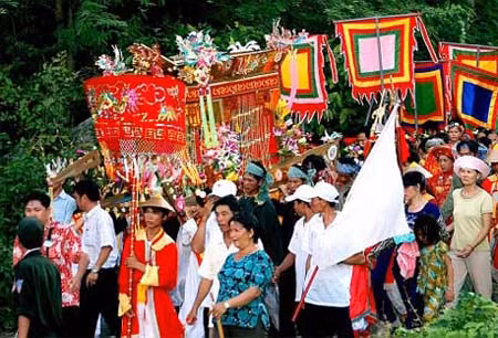 Lễ hội Vía Bà Chúa Xứ 'hút' du khách ảnh 1