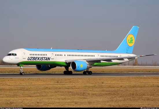 Máy bay Uzbekistan hạ cánh khẩn cấp ở Nga ảnh 1