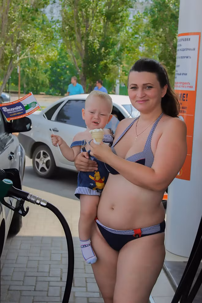 Miễn phí tiền xăng cho khách mặc bikini, đi giày cao gót ảnh 6