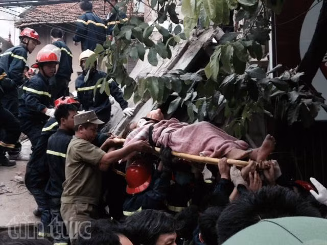 Nhà sập ở Cửa Bắc hầu như không có... móng ảnh 1