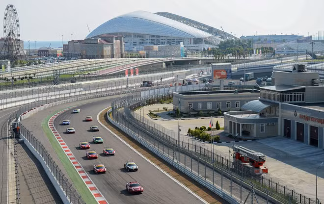 Đua xe Ferrari ở Sochi ảnh 1