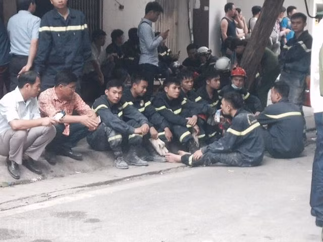 Căng thẳng giải cứu nạn nhân cuối cùng trong đống đổ nát ảnh 4