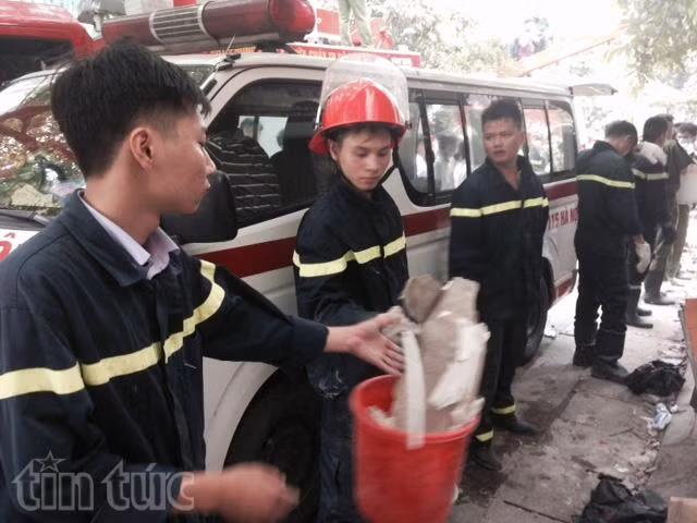 Căng thẳng giải cứu nạn nhân cuối cùng trong đống đổ nát ảnh 3