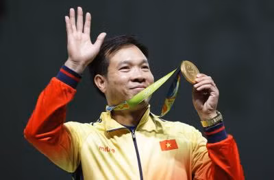 Xạ thủ Hoàng Xuân Vinh giành HCV đầu tiên cho Việt Nam trong lịch sử Olympic ảnh 1