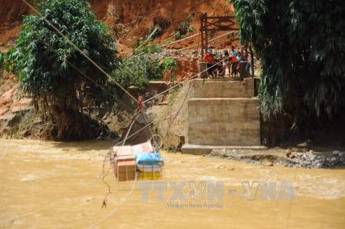 Cứu trợ khẩn cấp nạn nhân lũ quét tại Lào Cai ảnh 1