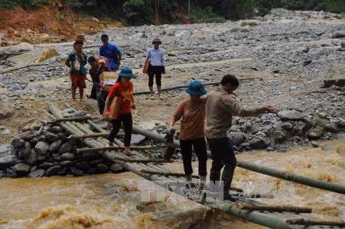 Cứu trợ khẩn cấp nạn nhân lũ quét tại Lào Cai ảnh 2